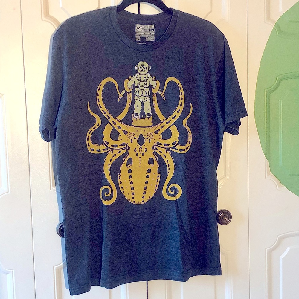 Curbside men’s L graphic tee